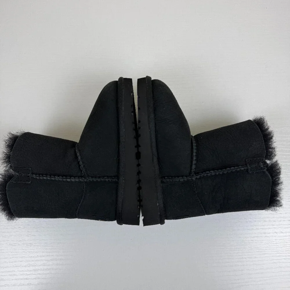Like New UGG Keely Bailey Toggle Button Black Shearling Boots S/N 1013265T